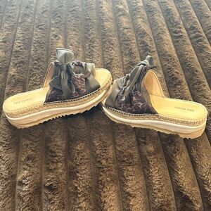 Free People Gray leopard print sandals 37/7